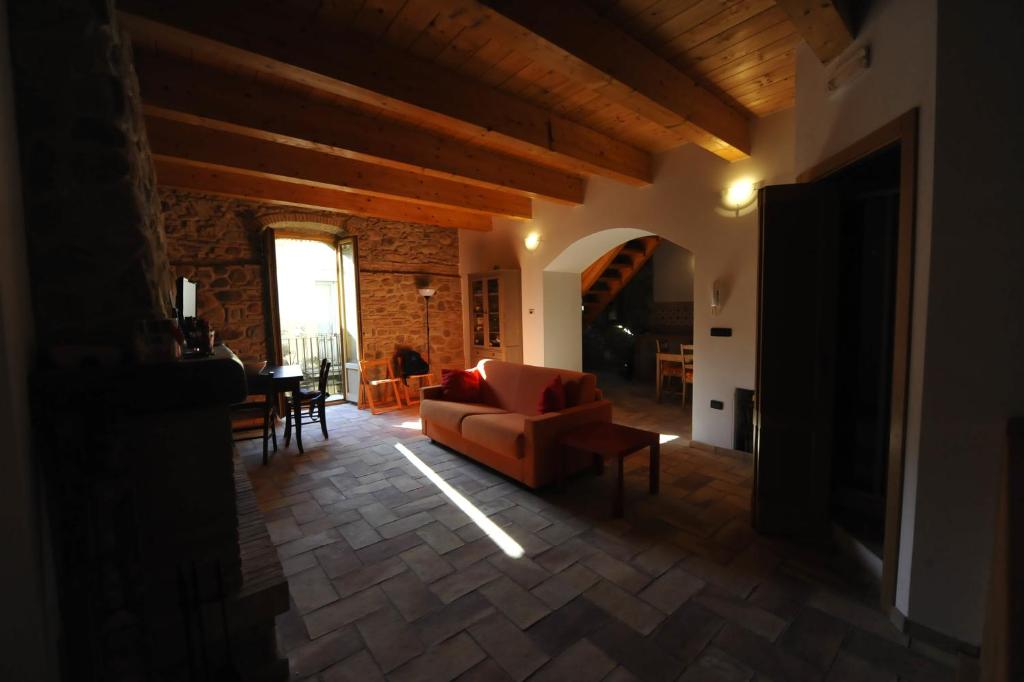 a living room with a couch and a table at Casa Storica in Francavilla Marittima