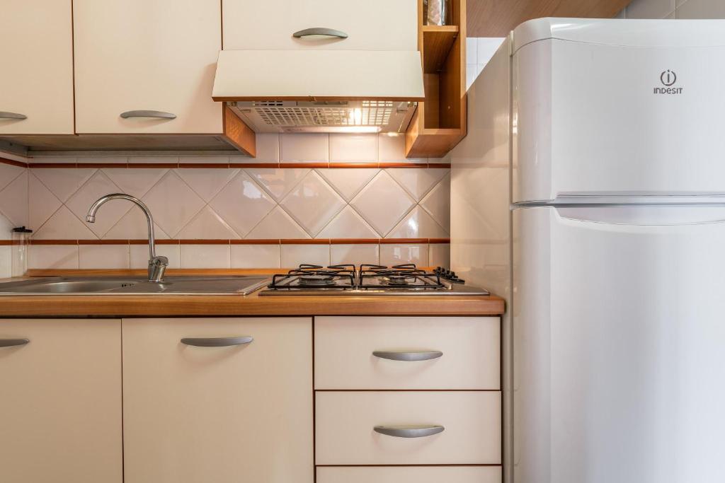 Kuchyňa alebo kuchynka v ubytovaní Villa Birgit