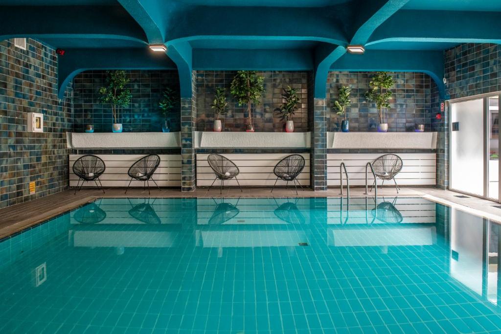 Tündérkert Hotel Noszvajの敷地内または近くにあるプール