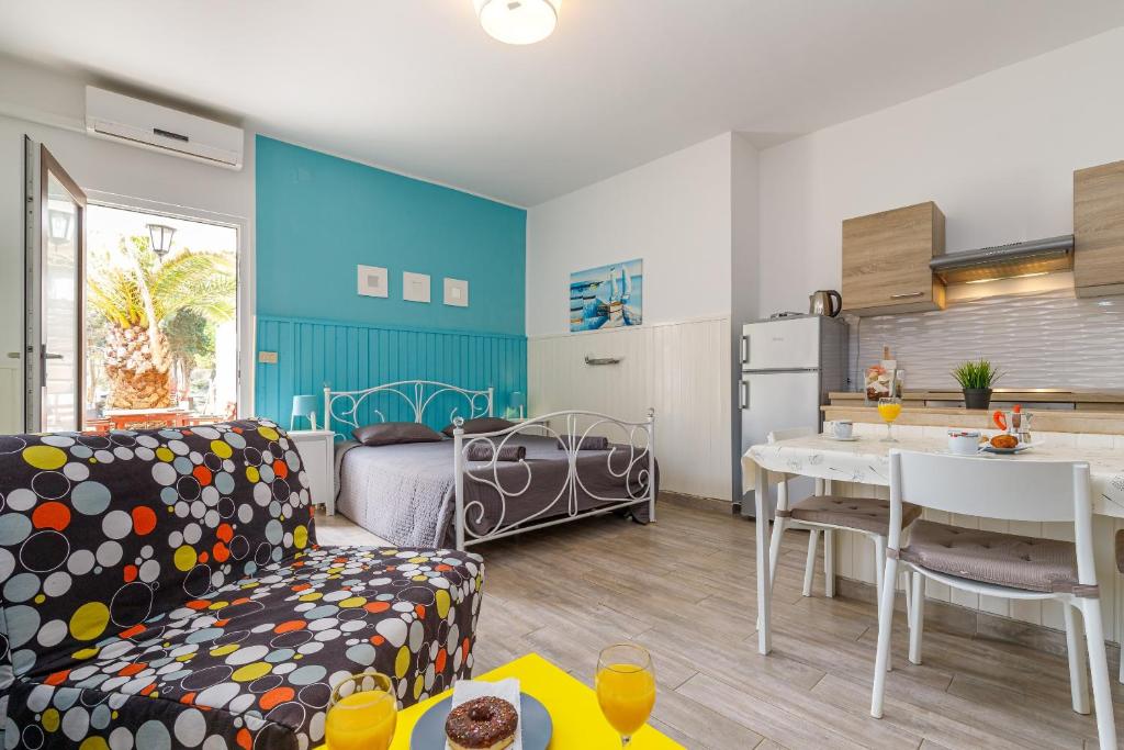 Кухня или мини-кухня в Cuvi Beach Apartments
