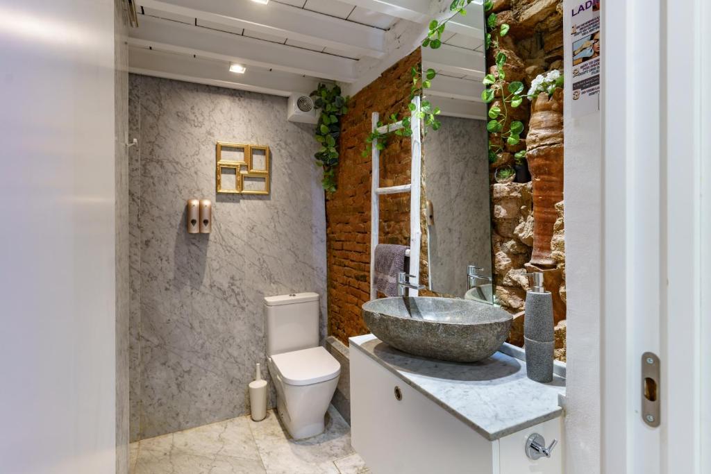 A bathroom at My Granada Garden - Catedral Lux Suite
