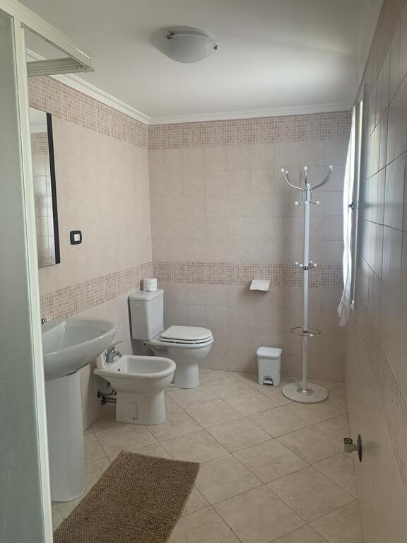 Casa Adriana, centralissima, confinante ospedale civile - Maison De Deux Chambres