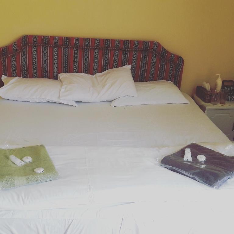 Postel nebo postele na pokoji v ubytování Sehma Guest House بيت السحمه للضيافه