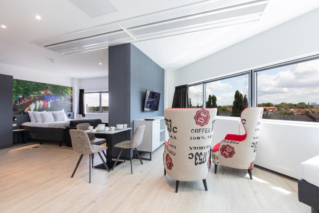 
Deluxe Suite with Kitchen
