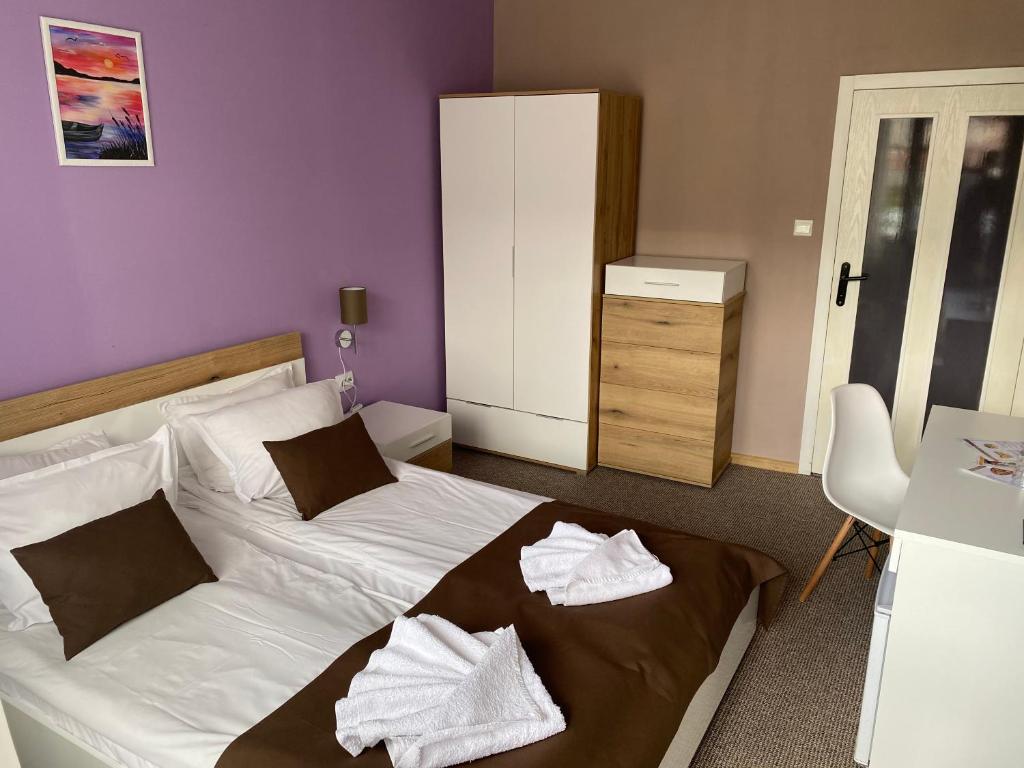 Postel nebo postele na pokoji v ubytování Grami Hotel