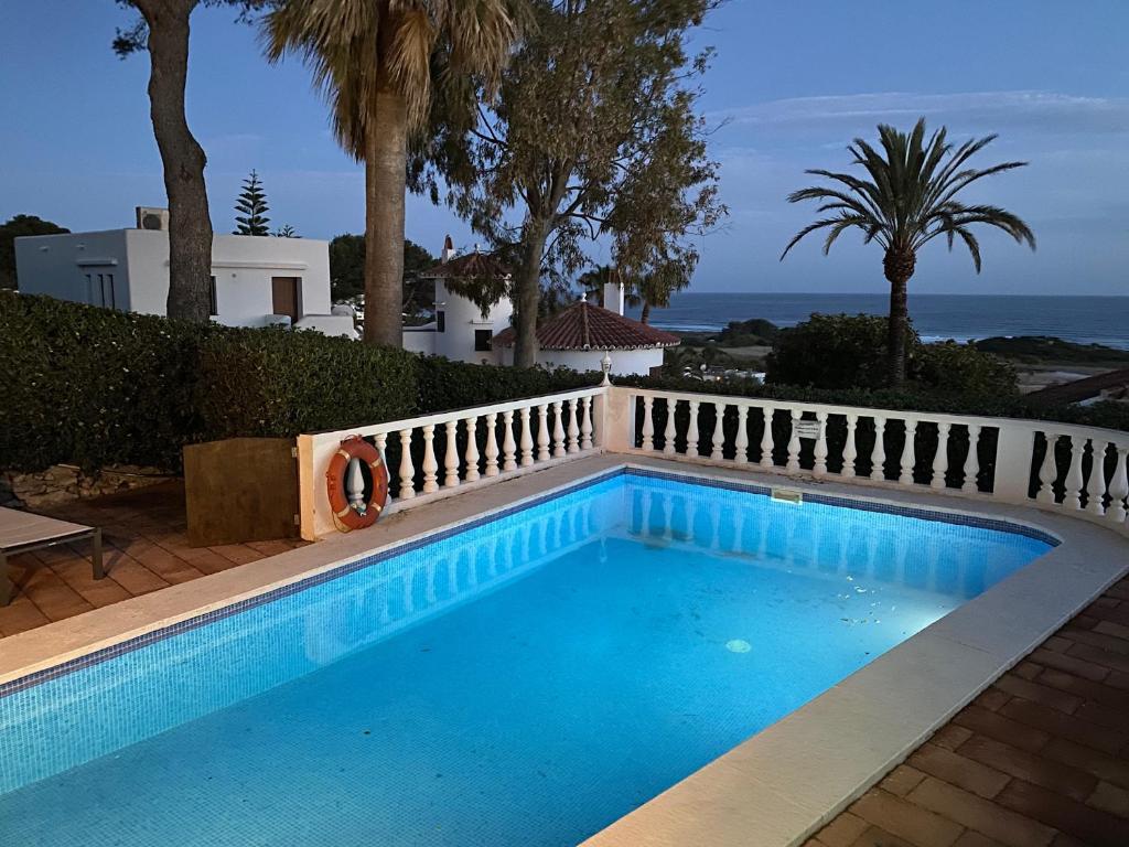 Bazén v ubytování Villa Bella Mirada 4 chambres - piscine chauffée nebo v jeho okolí