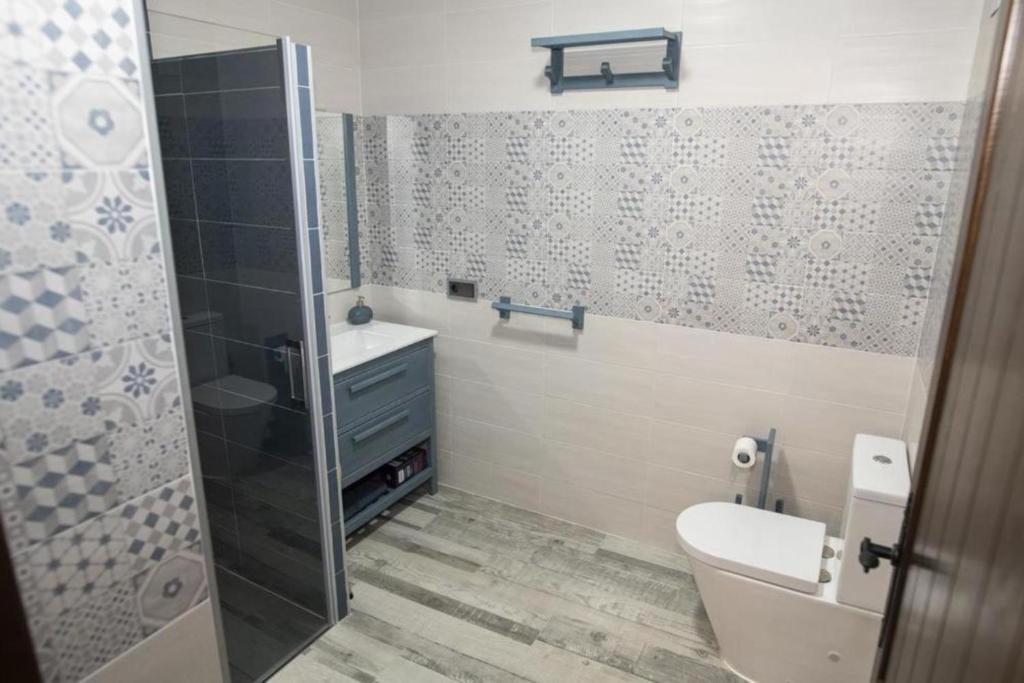 A bathroom at Elegante Apartamento para 5 en el centro de Cáceres con wifi