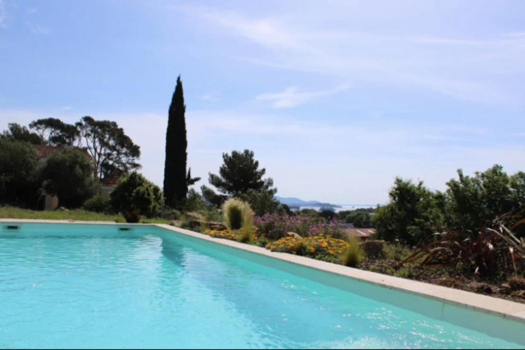 Provencal Manor House Swimming Pool And Petanque フランス ラ セーヌ シュル メール Booking Com