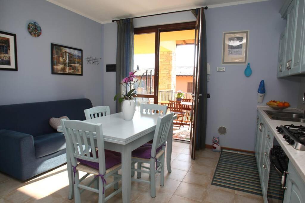 a kitchen and dining room with a table and chairs at Casa Mirella - Toscolano Maderno in Toscolano Maderno