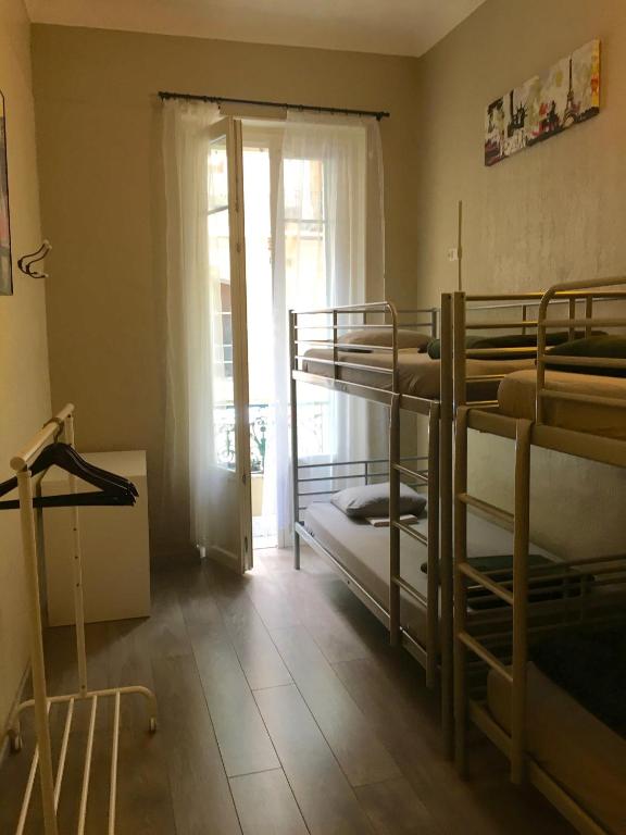 Postel nebo postele na pokoji v ubytování Backpackers Chez Patrick