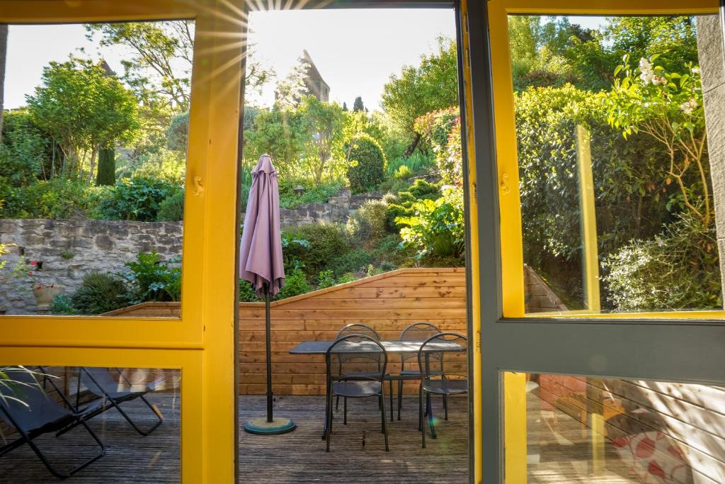 Sous les courtines - 1