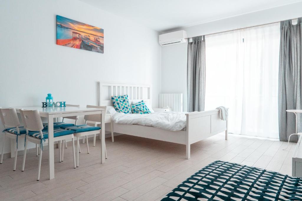 Bright Apartments Mamaia Nord - Studio Apartment With Balcony
