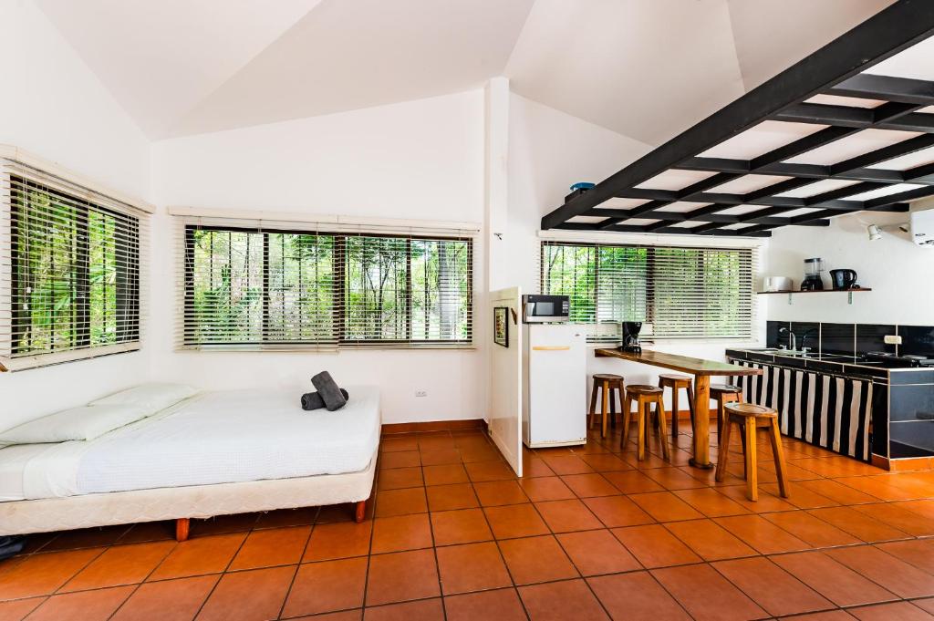 Postel nebo postele na pokoji v ubytování Hotel Gardenia Tamarindo