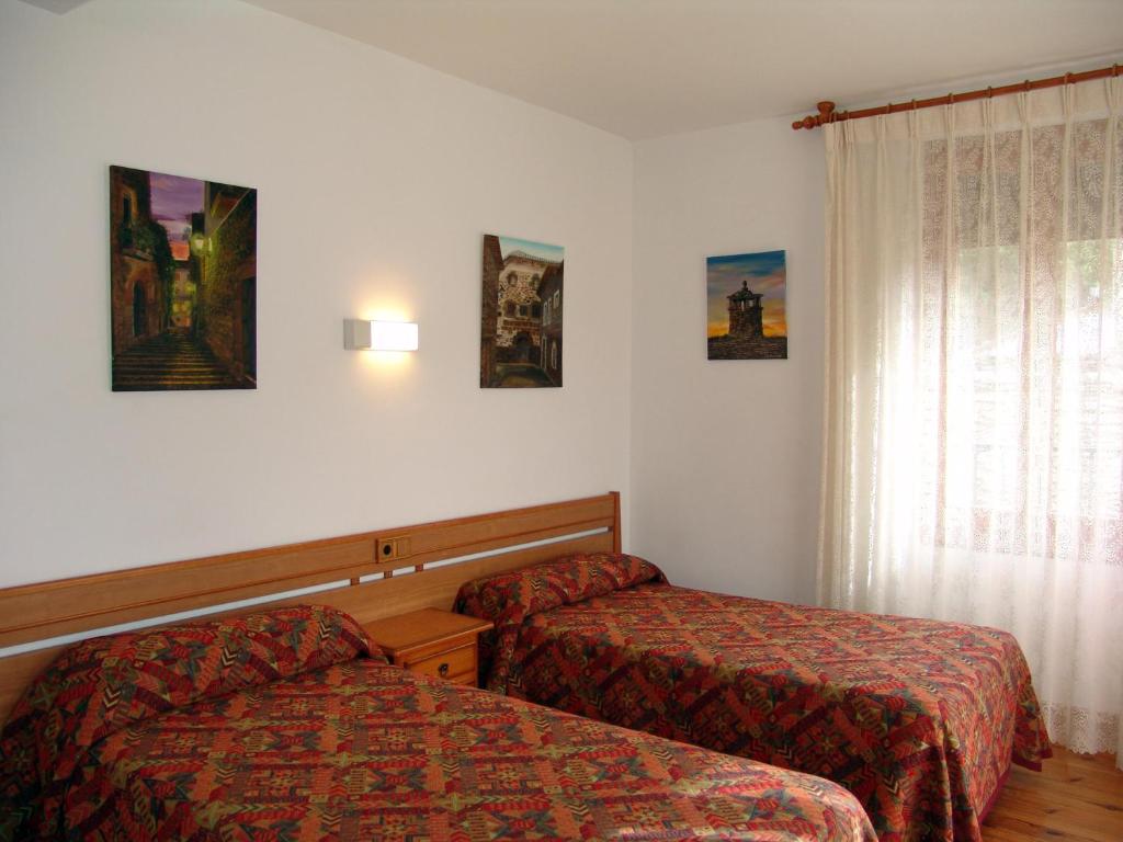 Postel nebo postele na pokoji v ubytování Hostal Pirineos Sarvisé