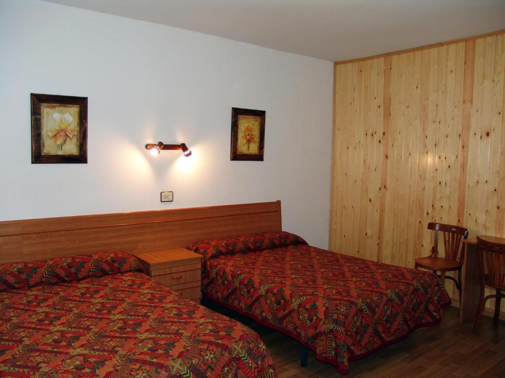 Postel nebo postele na pokoji v ubytování Hostal Pirineos Sarvisé