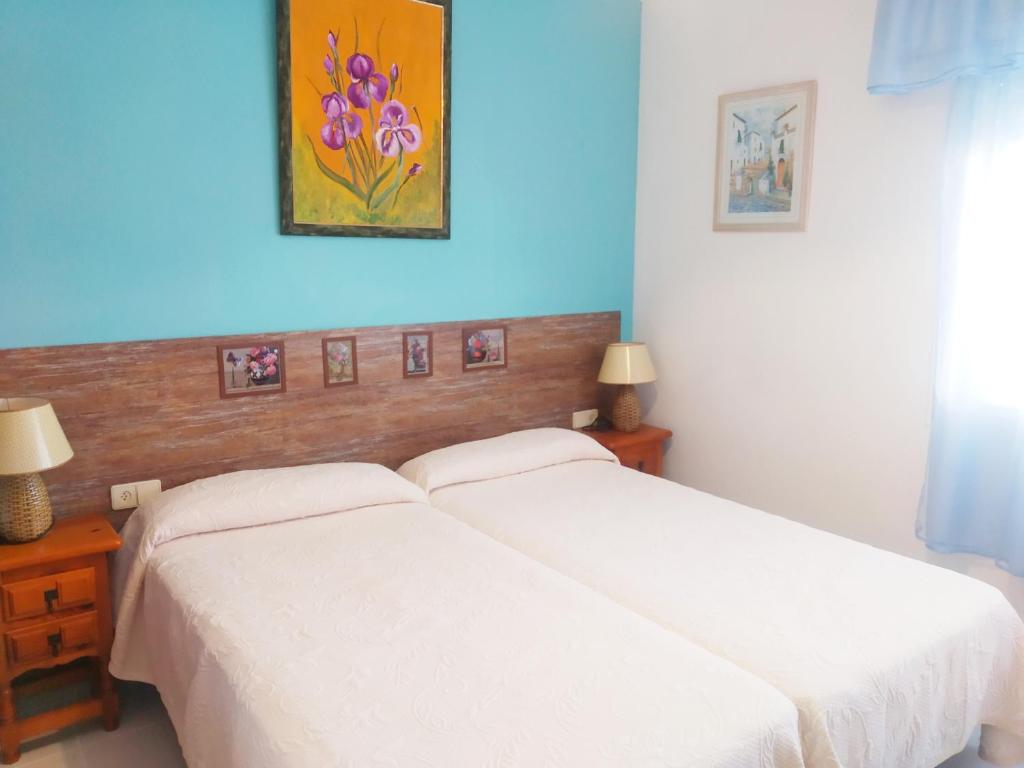 Posteľ alebo postele v izbe v ubytovaní Apartamentos Esmeralda 2
