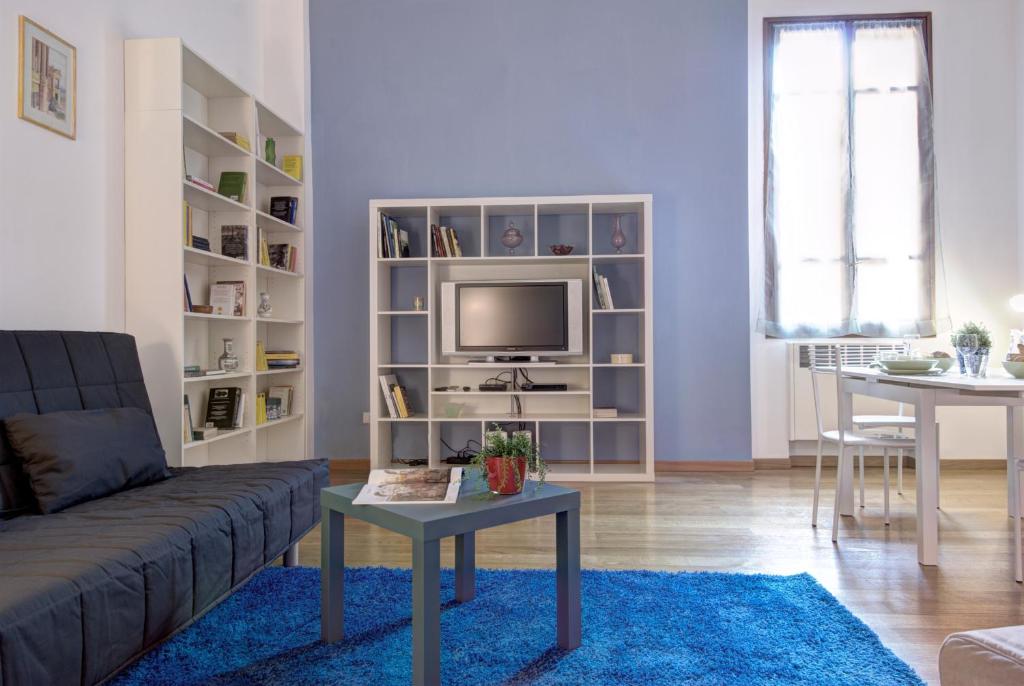 Televízia a/alebo spoločenská miestnosť v ubytovaní GetTheKey Battisti Apartment