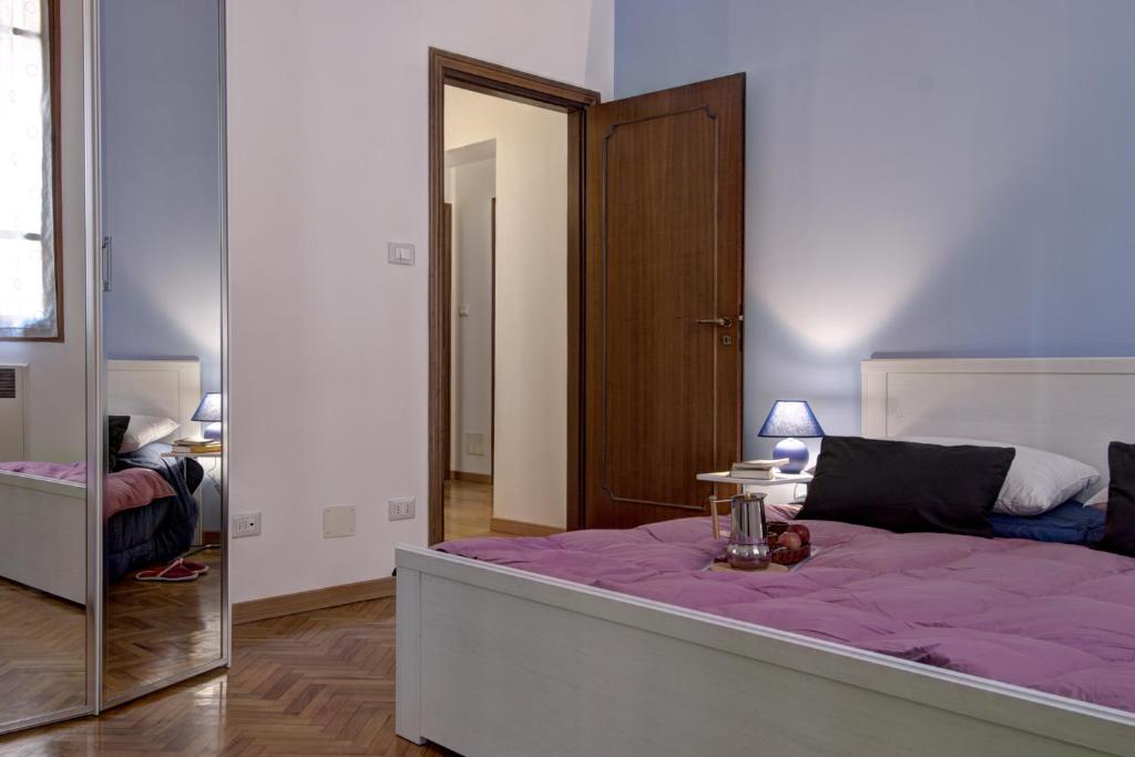 Posteľ alebo postele v izbe v ubytovaní GetTheKey Battisti Apartment