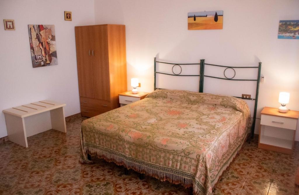 Postel nebo postele na pokoji v ubytování BeB CARIDDI