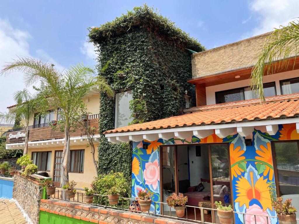a building with a colorful painting on the side of it at Sierra Central By Chic Hotel Group in Tepoztlán