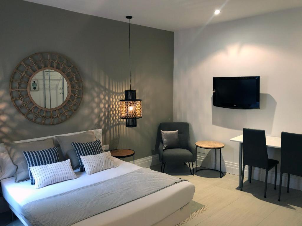 Six Rooms Plaza Mayor - Double Room With Private Bathroom