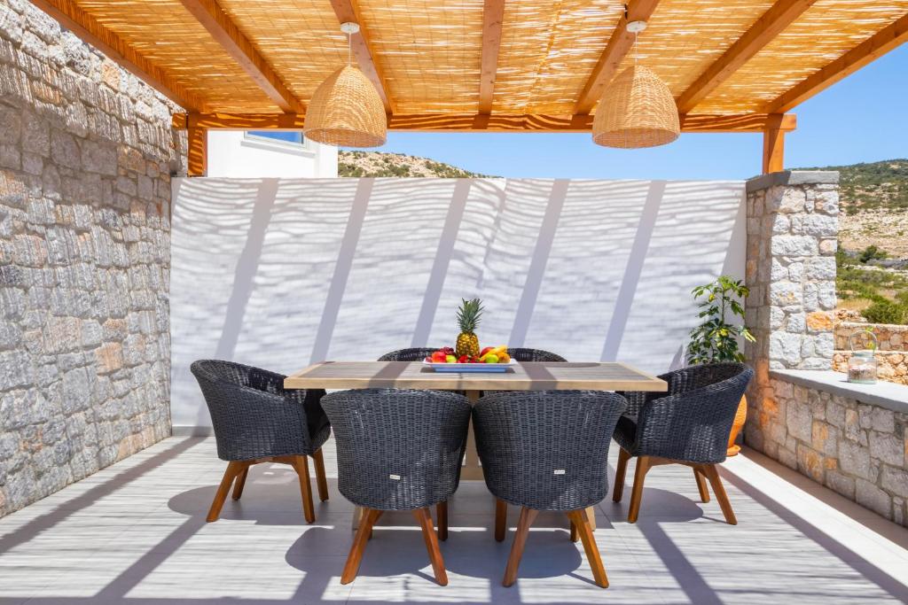 Balkón nebo terasa v ubytování Aros Luxury Villas