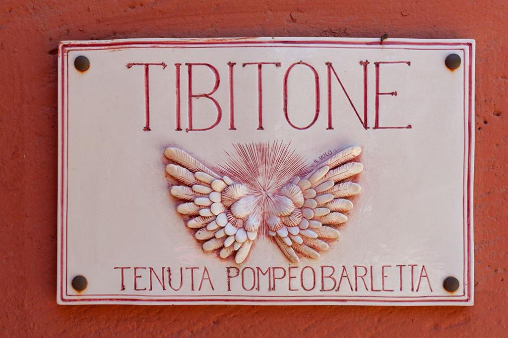 フランカヴィッラ・フォンターナにあるAgriturismo Tibitoneの三音を書き込んだ蝶の印