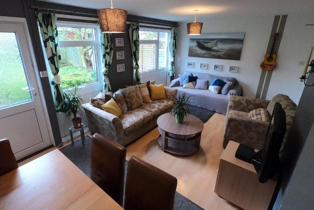 a living room with a couch and a table at Hampton House-Inn in Northampton