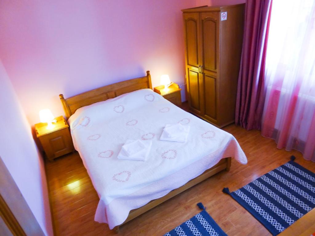 Postel nebo postele na pokoji v ubytování Arnota