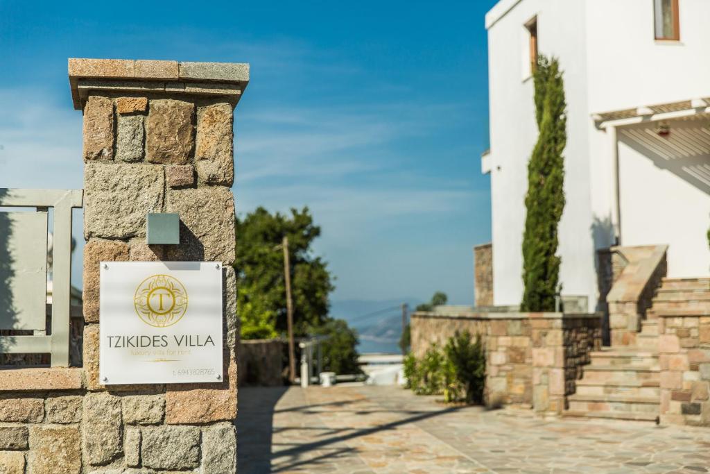 Certifikát, hodnocení, plakát nebo jiný dokument vystavený v ubytování Villa Tzikides Aegina
