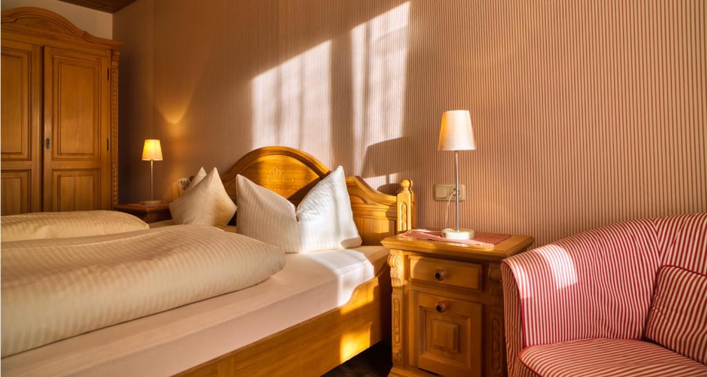Postel nebo postele na pokoji v ubytování Gasthof - Hotel zur Post
