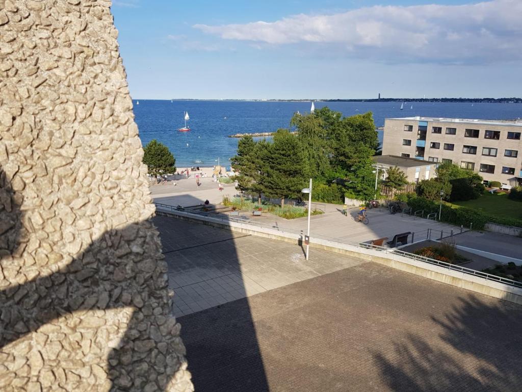 a view of the ocean from a stone wall at Ostsee-Apartment "Weite Welt" in Kiel