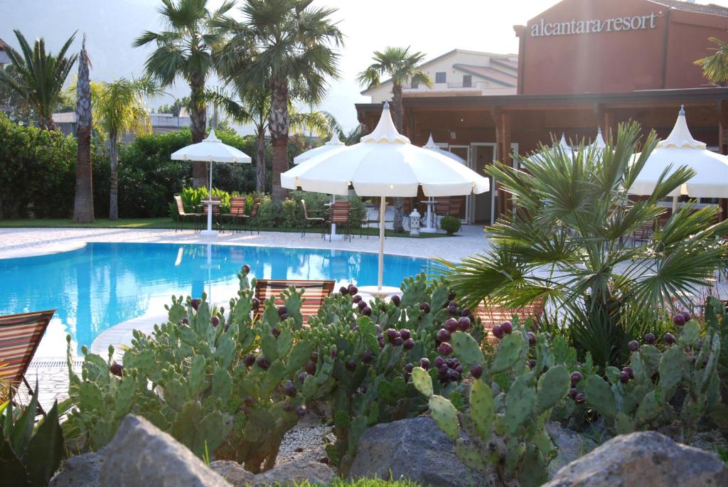 Bazén v ubytování Alcantara Resort di Charme Adults Only nebo v jeho okolí