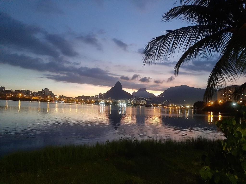  Quarto aconchegante no Humaitá - somente mulheres