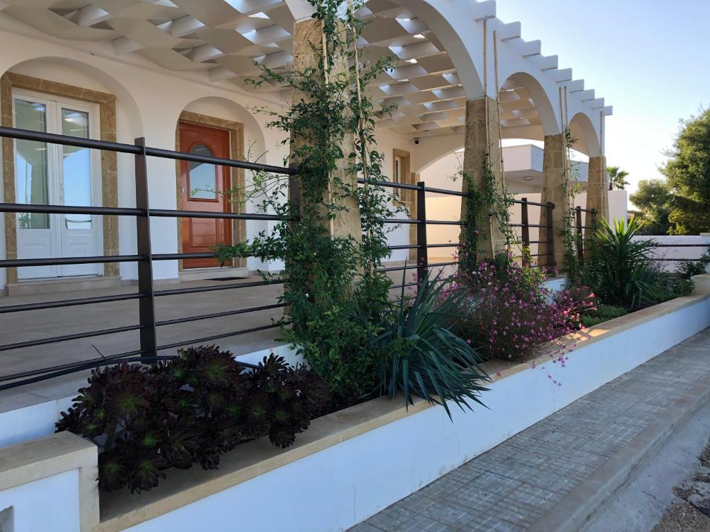 A garden outside Tramontana Tre Archi B&B