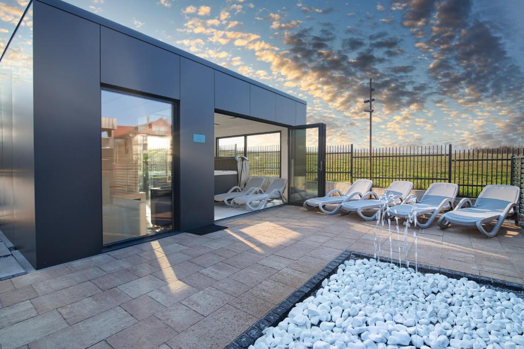 Błękitne Wzgórze - Nowoczesne Pokoje Gościnne - отзывы и видео