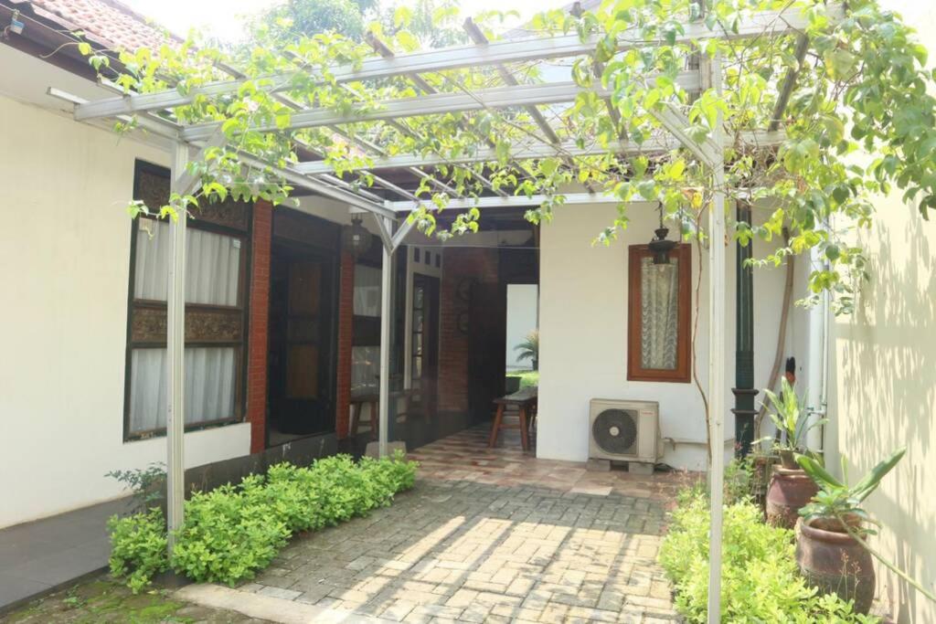 Griya Andini Guest House - Housity