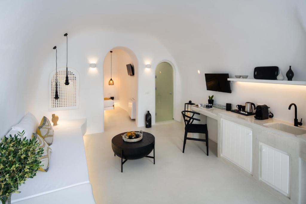 Deep in cave suites - 12