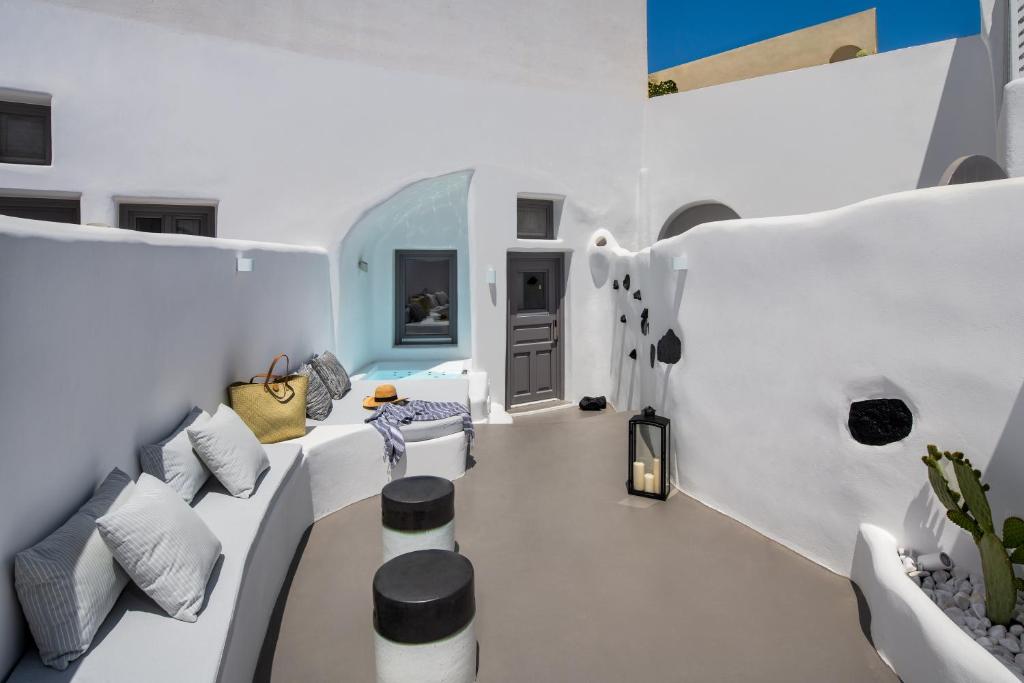 Deep in cave suites - 8