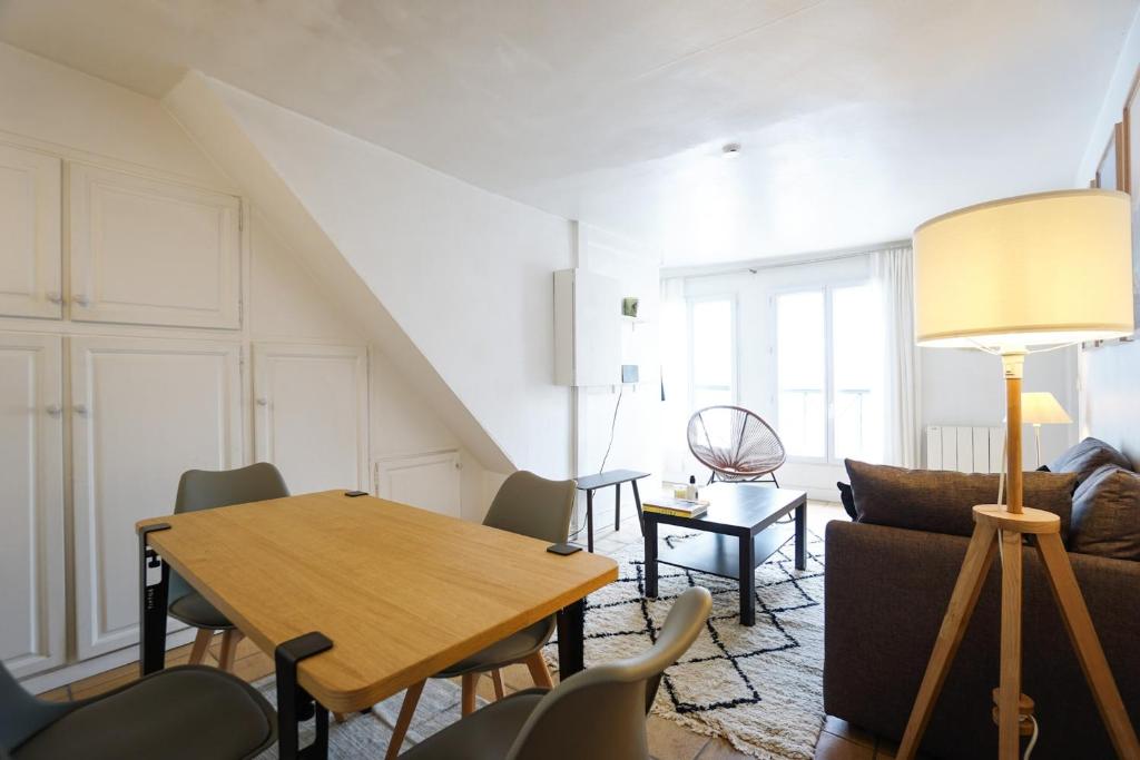 Very nice design apartment in Grands Boulevards