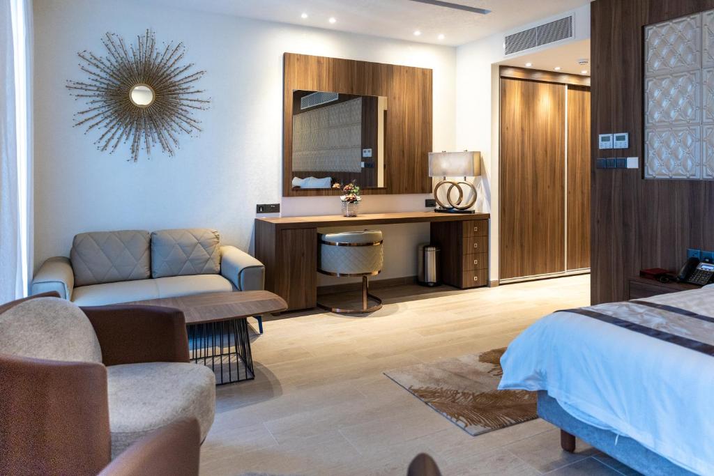 Leonardo Boutique Hotel Larnaca - Suite Avec Accès Au Salon D'Affaires