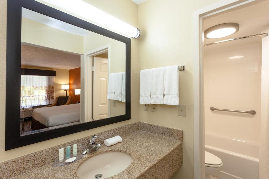 Clarion Inn Biltmore Village - 