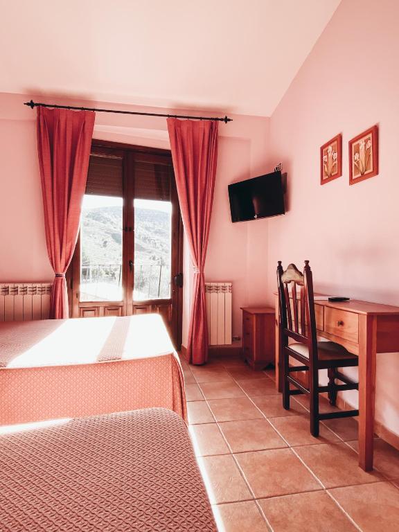Postel nebo postele na pokoji v ubytování Hotel Valdevécar