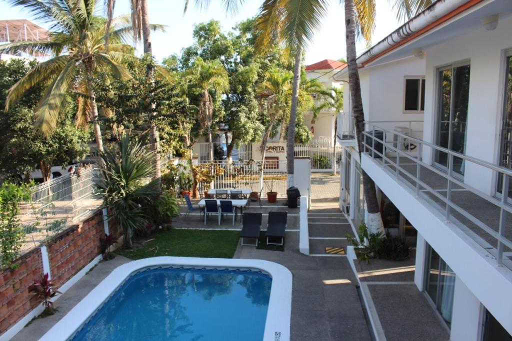 Bazén v ubytování Hotel y Suites Corita nebo v jeho okolí