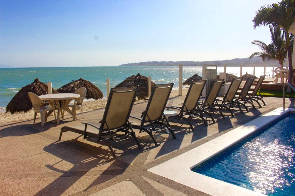 Bazén v ubytování Hotel y Suites Corita nebo v jeho okolí