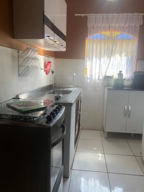 RESIDÊNCIA RUA DAS PEDRAS PRAIA Buzios UTENSÍLIOS DE COZINHA ELETRO ECONOMIA FAZER SEU ALMOÇO LANCHE NA CASA PODE FAZER TUDO A PÉ
