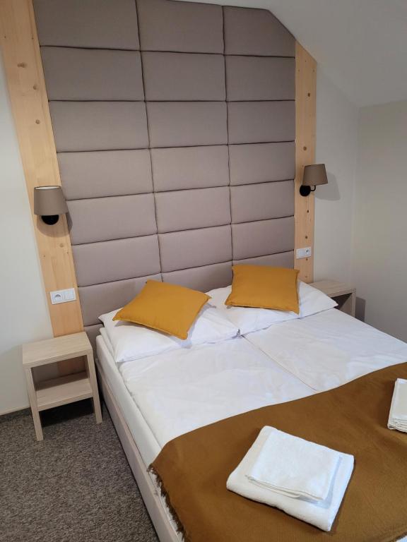 Postel nebo postele na pokoji v ubytování Karolowy pokoje&apartamenty