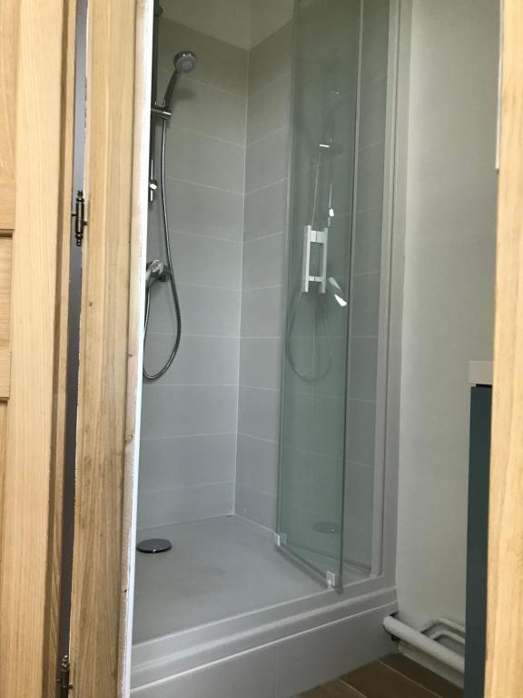 a shower in a bathroom with a glass shower stall at Studio Escapade Normande proche Etretat in Saint-Jouin-Bruneval