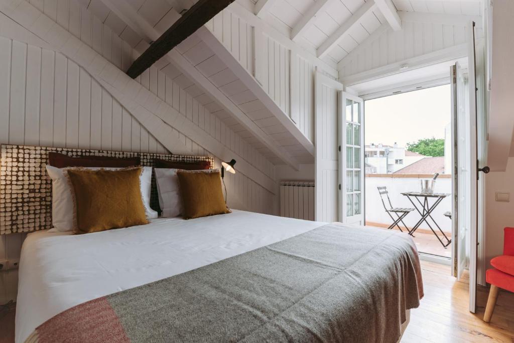 Giường trong phòng chung tại 19 Tile Ceramic Concept - by Unlock Hotels