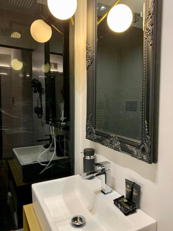 Toledo Boutique Rooms - 12